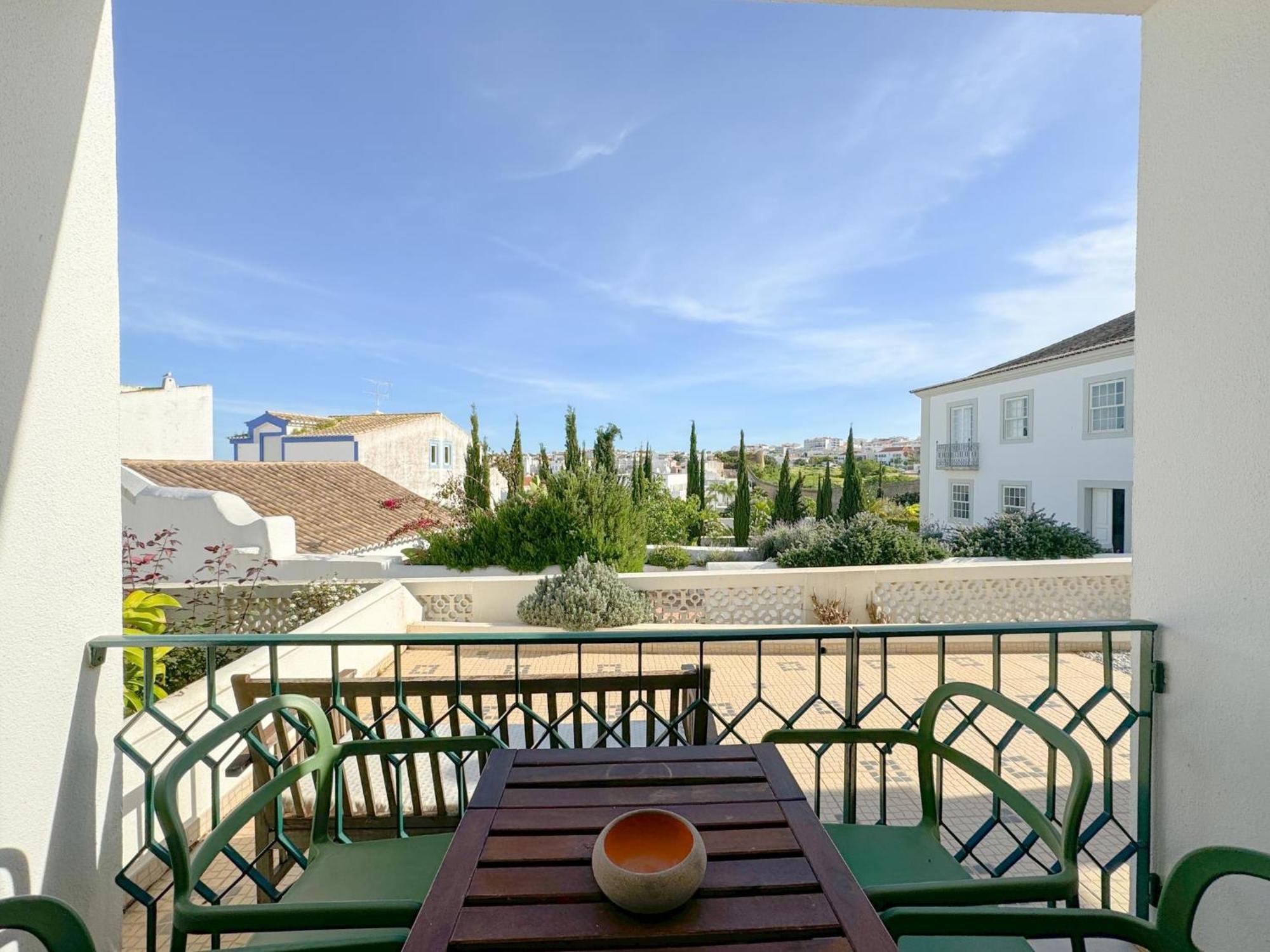Apartment Historic Charm In The Heart Of #1950